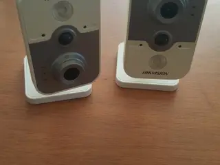 hikvision ds-2cd2442fwd-iw (prisen er for 2 stk)