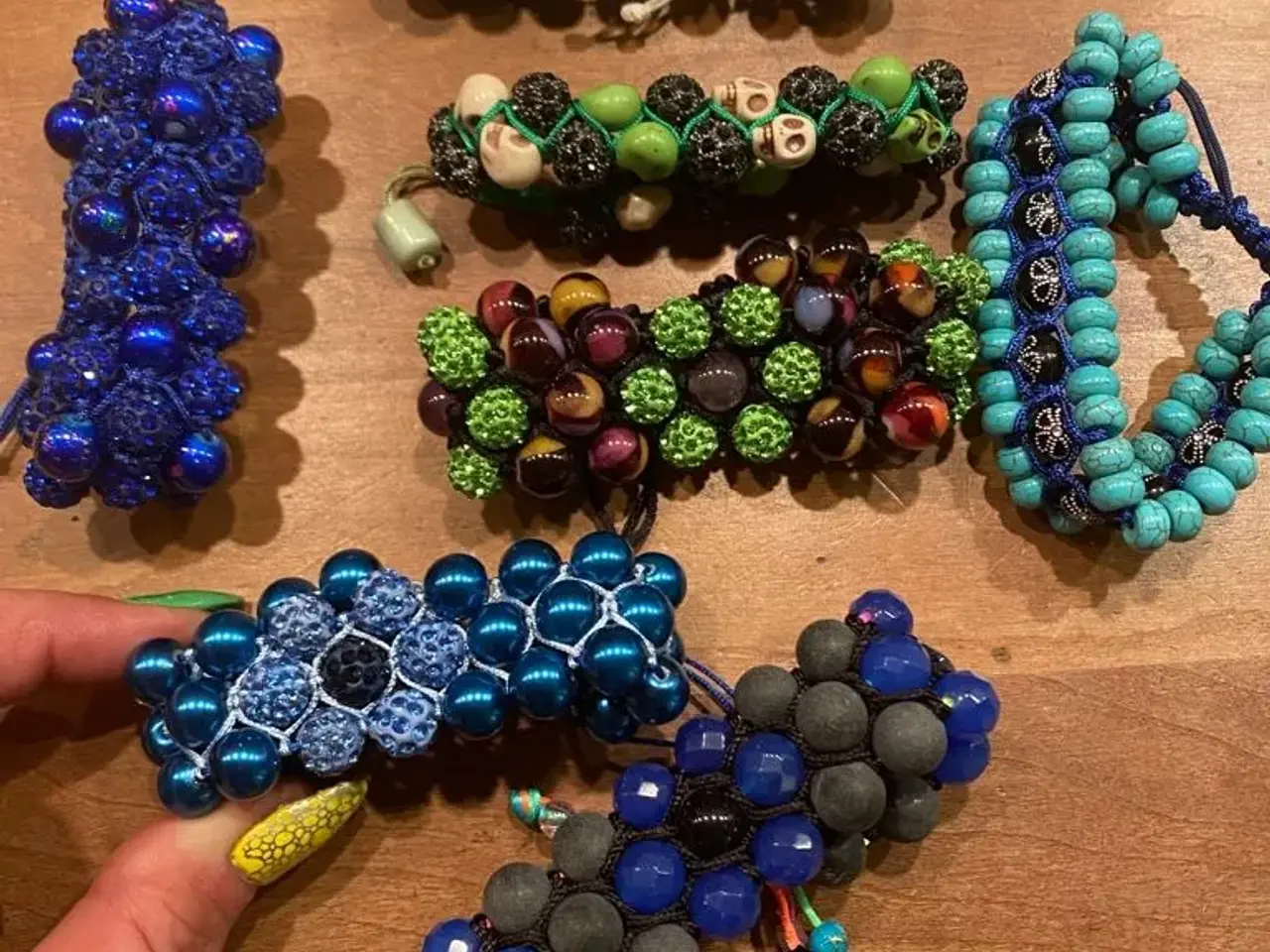 Billede 1 - Flotte nye knyttede armbånd