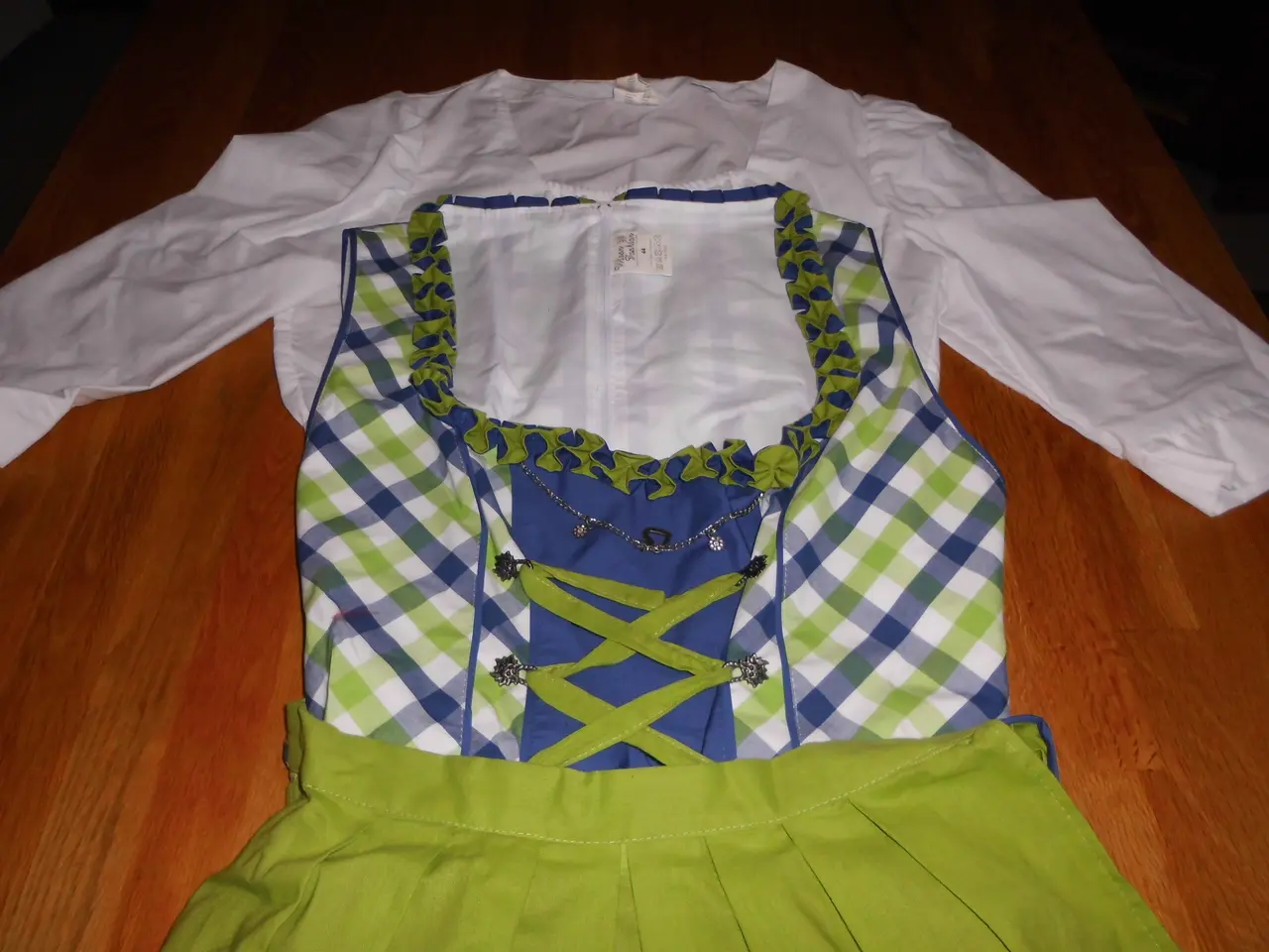 Billede 3 - Festtøj til Oktoberfest.