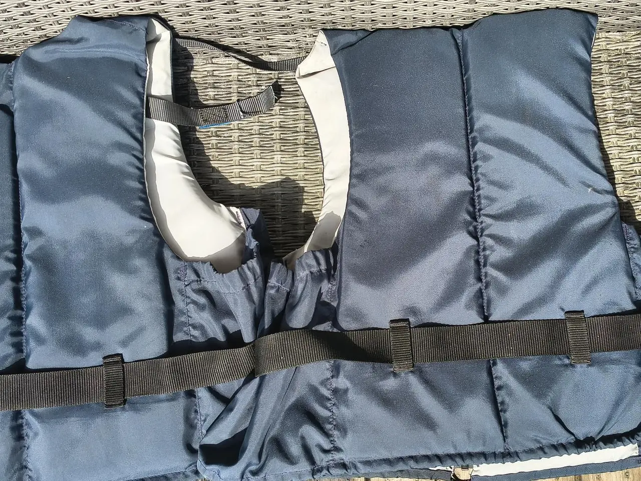 Billede 3 - 2 GRAND OCEAN SVØMMEVESTE, 70-90 KG, I FLOT STAND