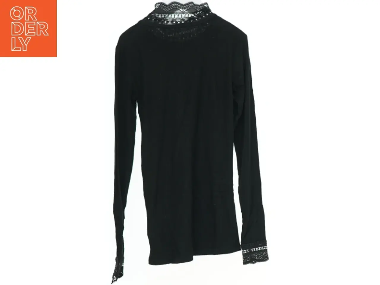 Billede 2 - Sort bluse med blonder fra Name It (str. 134)
