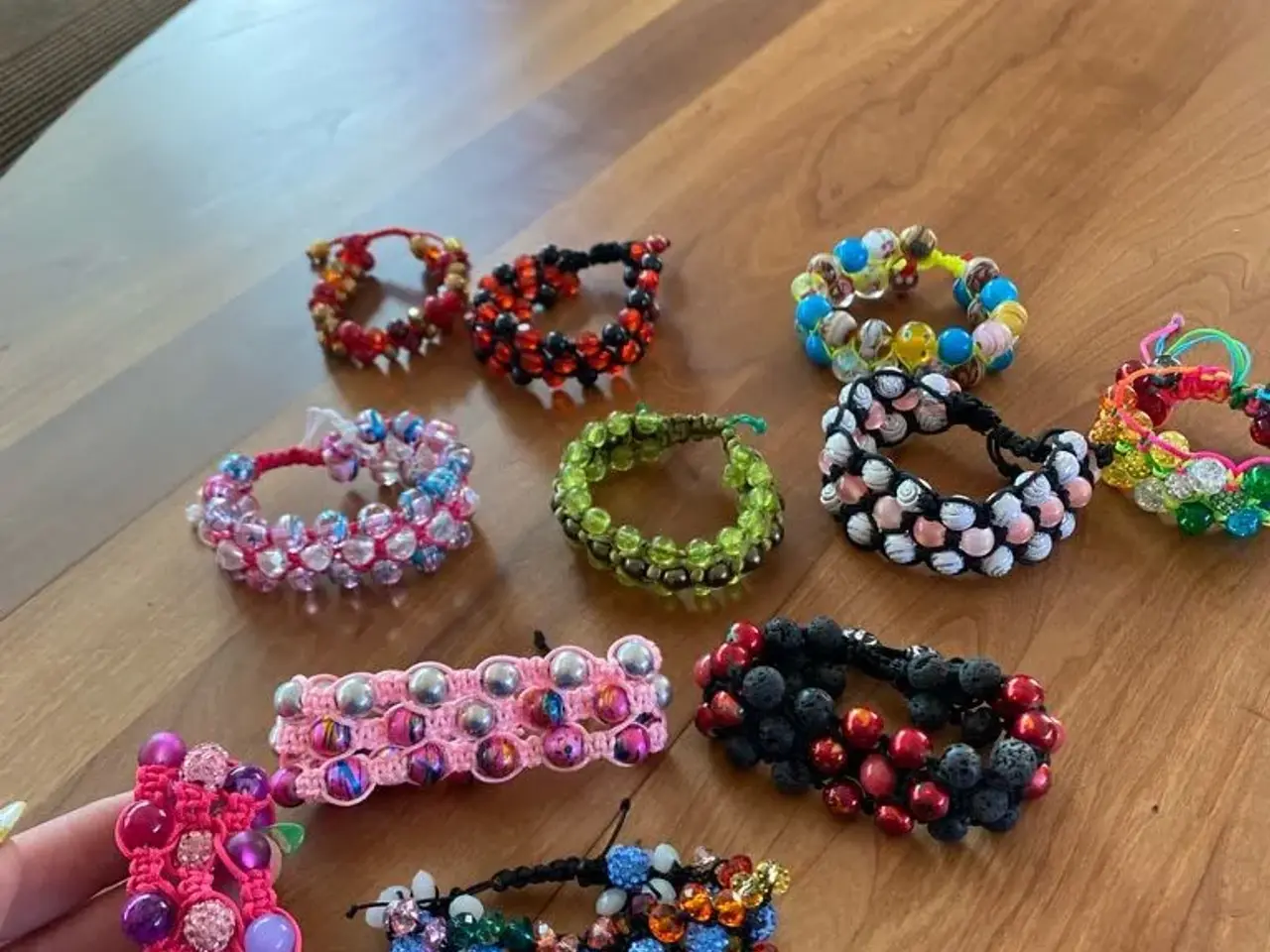 Billede 1 - Nye knyttede armbånd