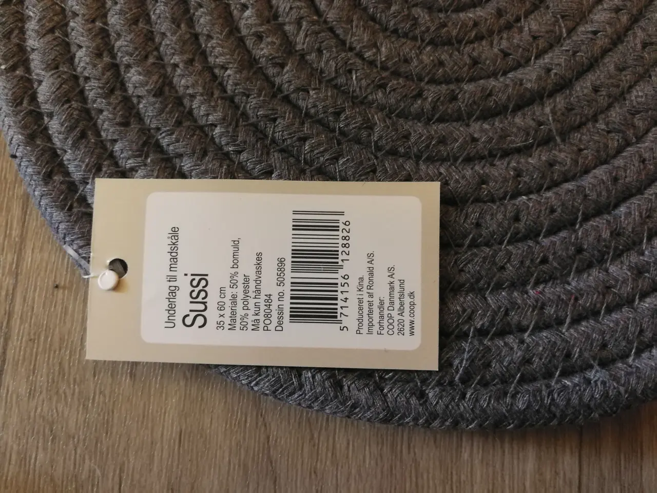 Billede 3 - Underlag til mad og vandskål.