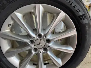 Mercedes alufælge med vinterdæk