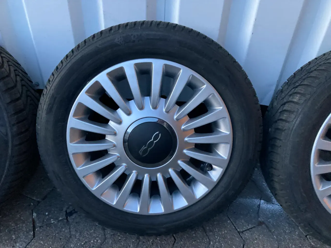 Billede 4 - Brugte originale Fiat 500 Lounge fælge helårshjul