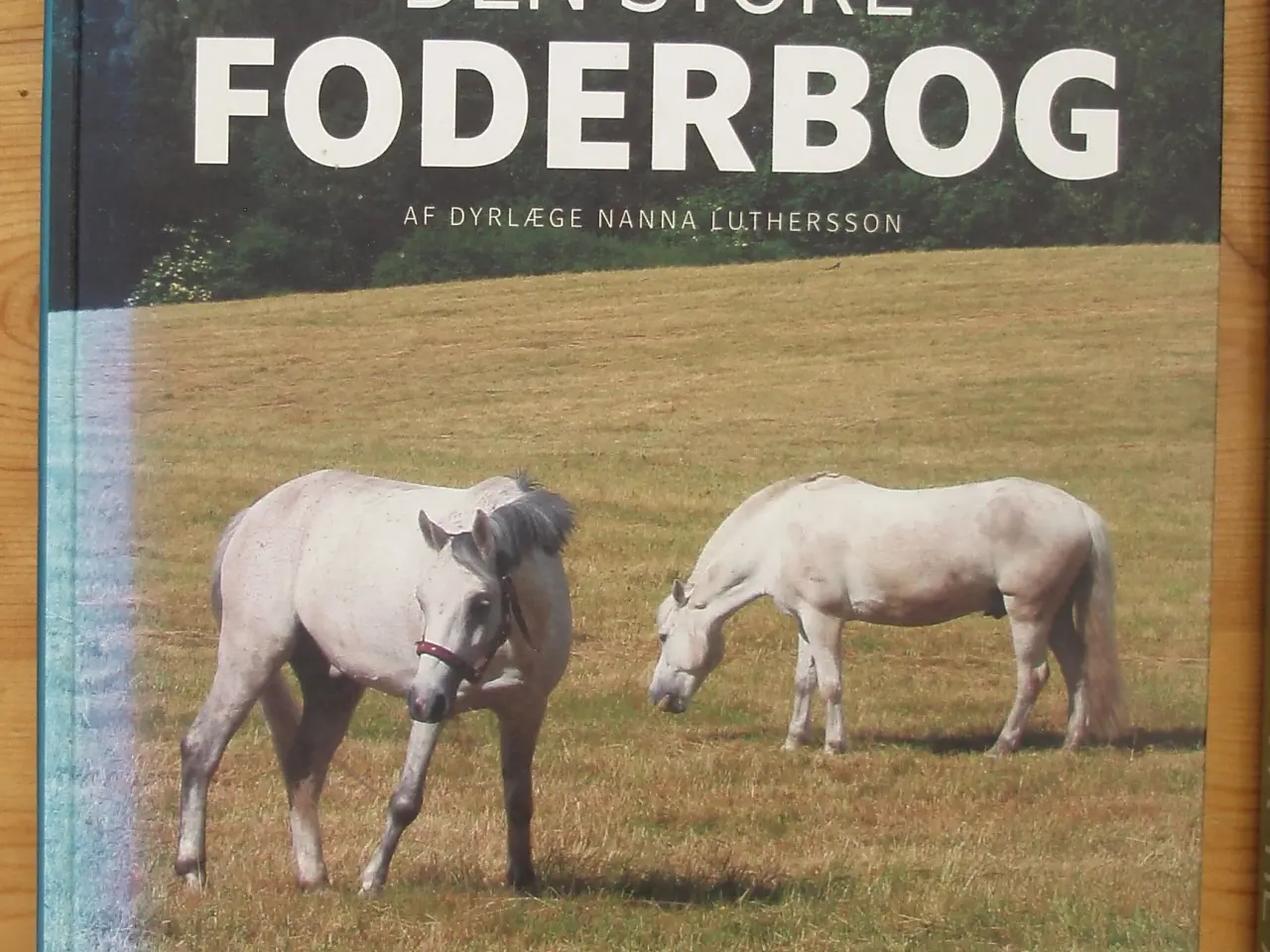 Billede 1 - Den store Foderbog af Dyrlæge Nanna Luthersson