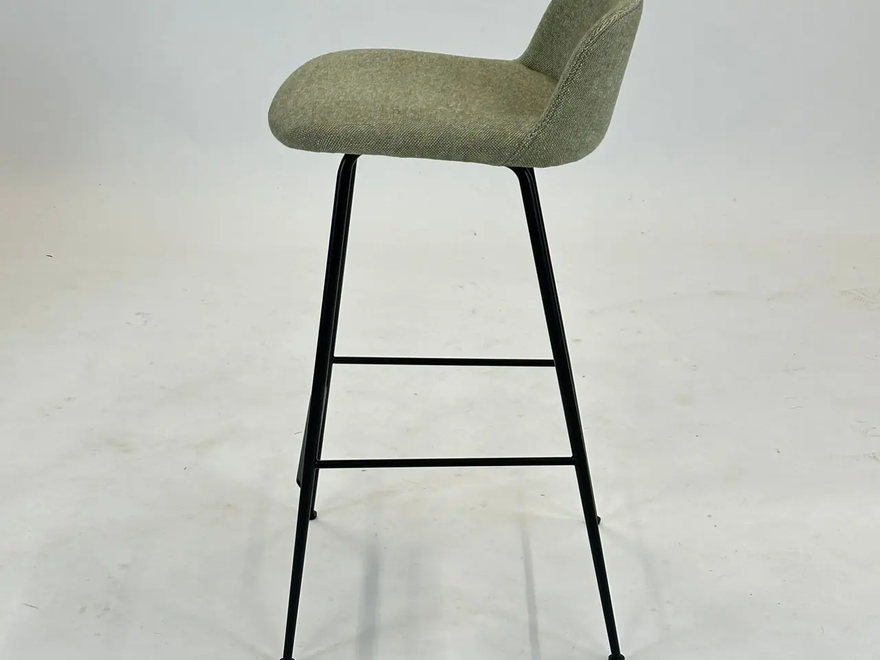 Billede 4 - &tradition Rely Barstol – Grøn med Sort Stel SH 65 cm