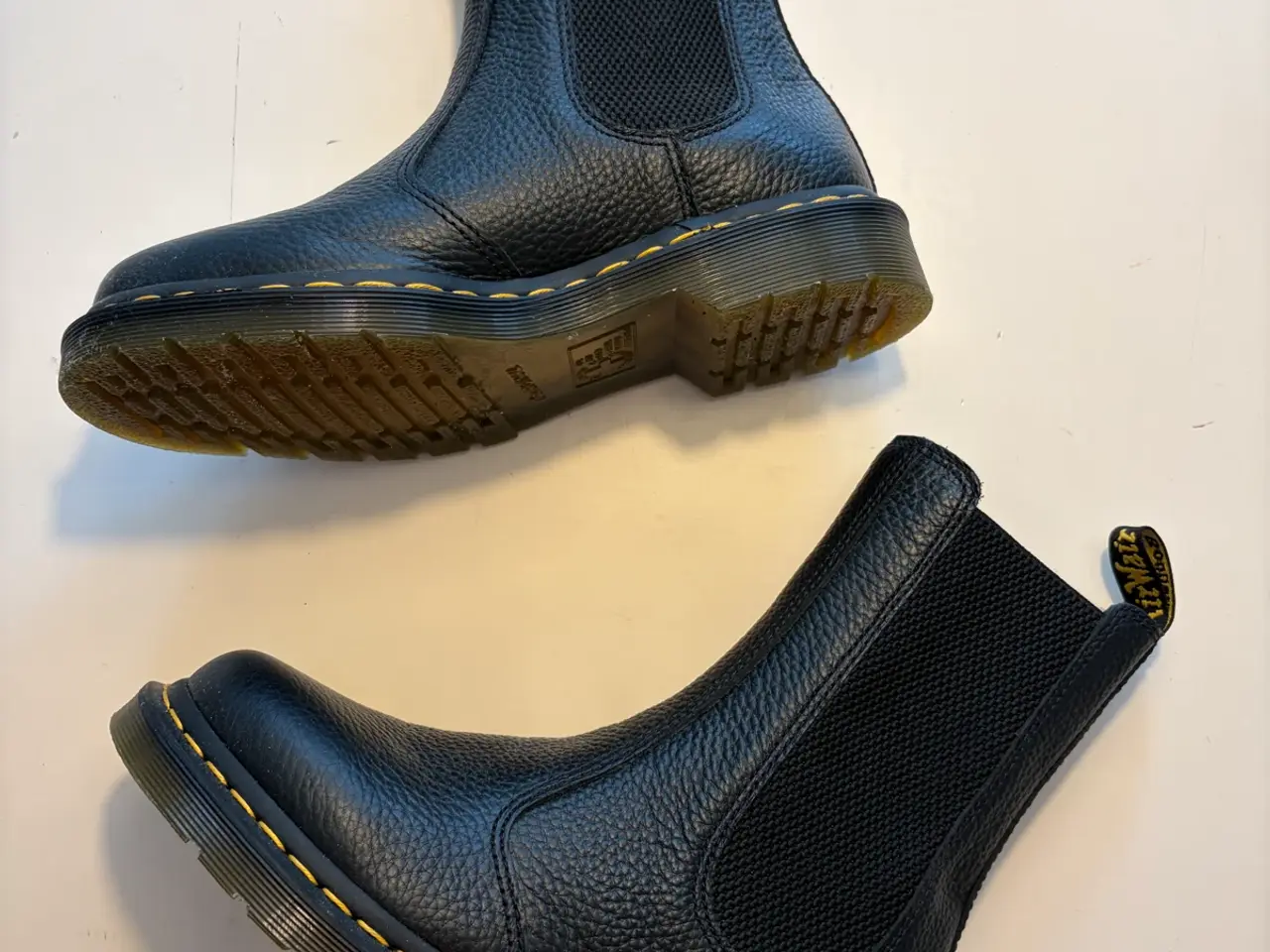Billede 3 - Flotte Dr. Martens-støvler i sort mat læder