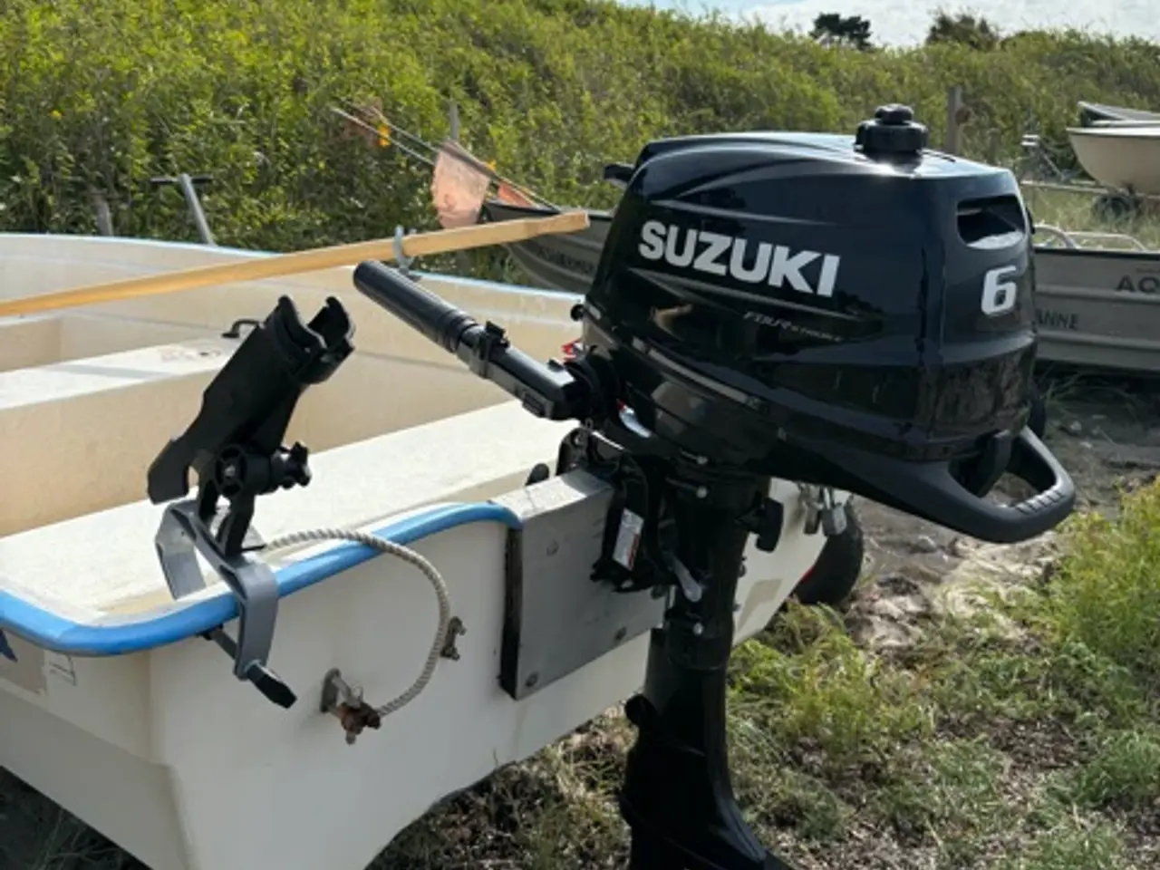 Billede 3 - LIMBO 12 jolle med næsten ny Suzuki 6 hk