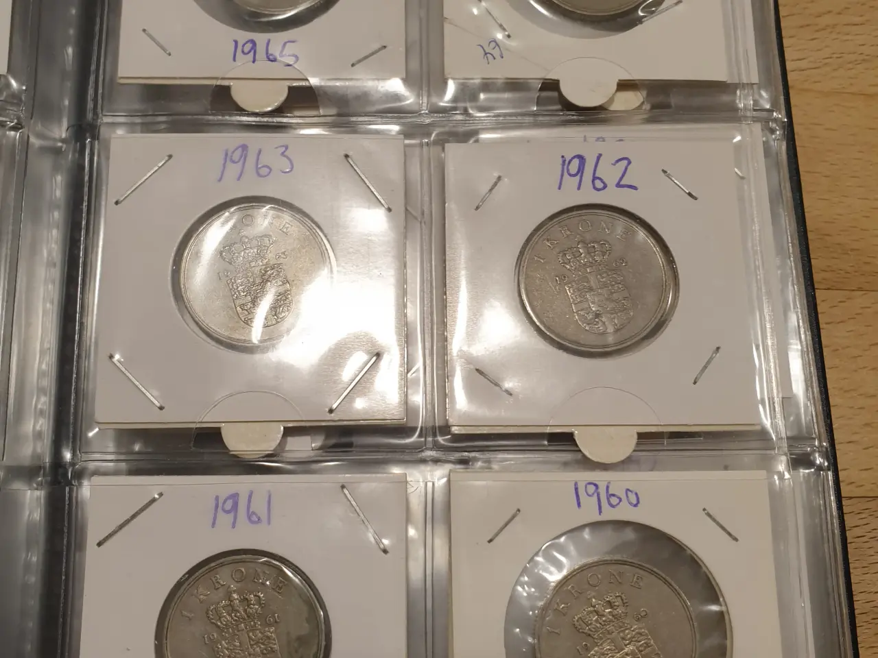 Billede 7 - Numis Bog med 1 Kroner