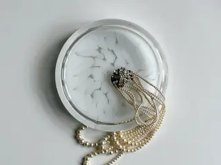 Hvidmeleret glas m klar kant, NB