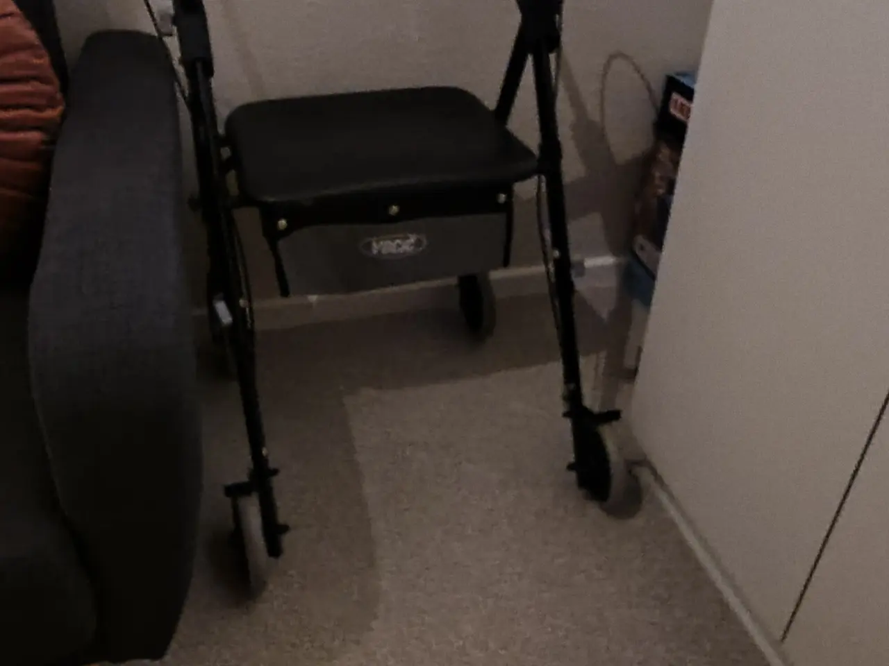 Billede 2 - Rollator pæn og velholdt.