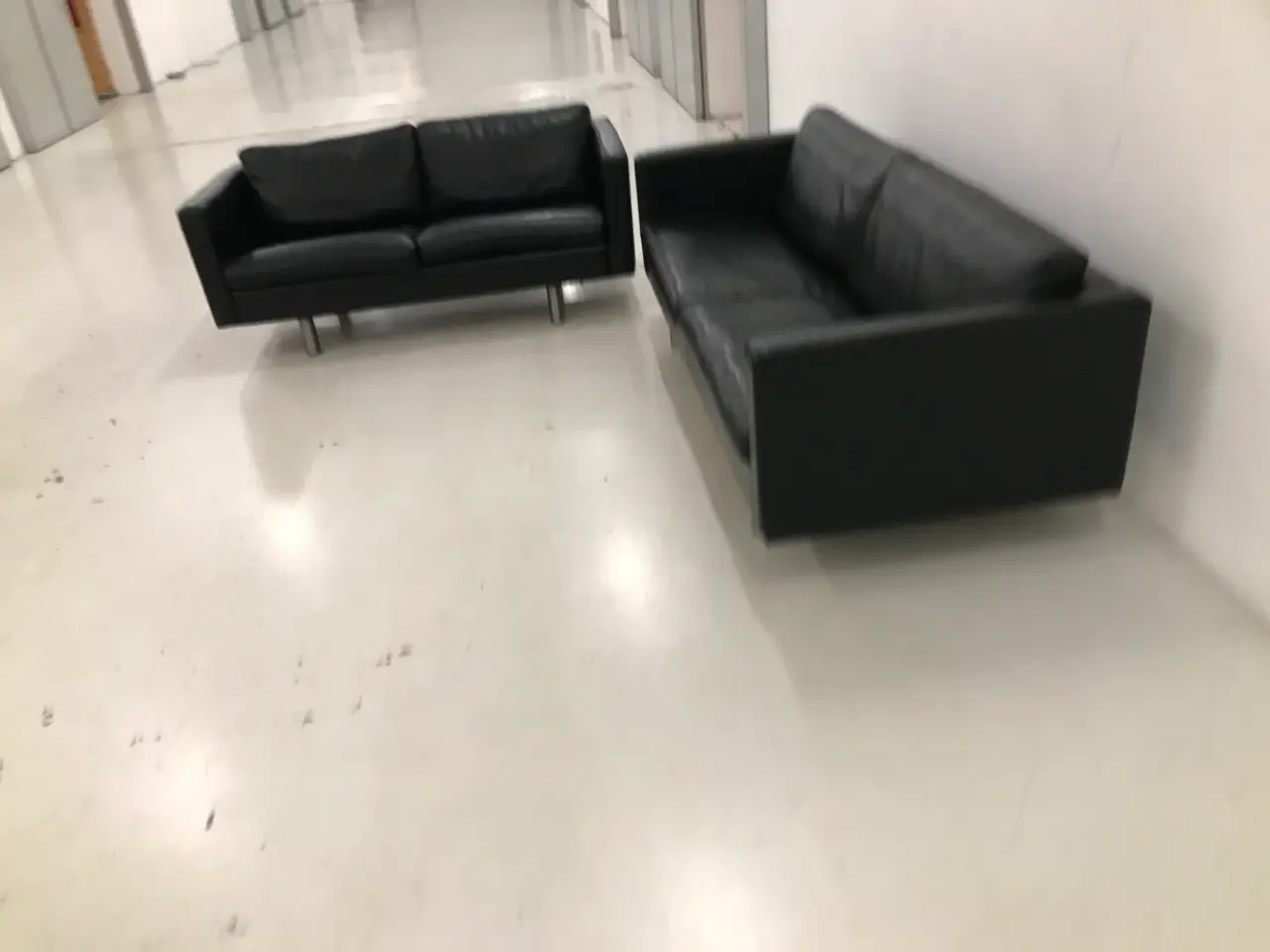 Billede 1 - 3+2 1/2 Pers.Sofagruppe i sort semianilin læder.