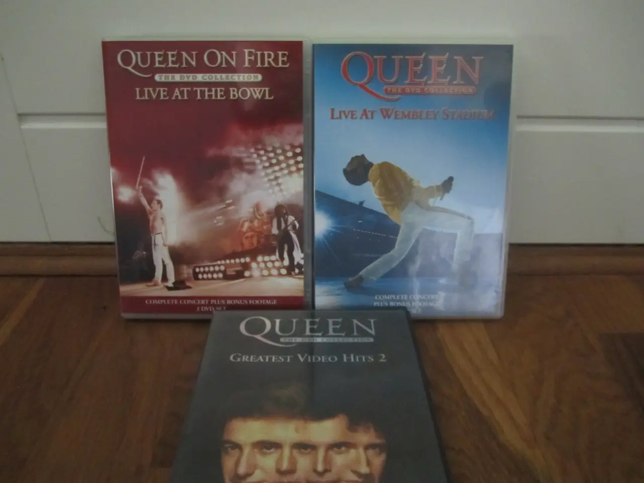 Billede 1 - QUEEN. BYD. 3 x DVD.