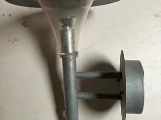 Udendørs lampe med bevægelsessensor.