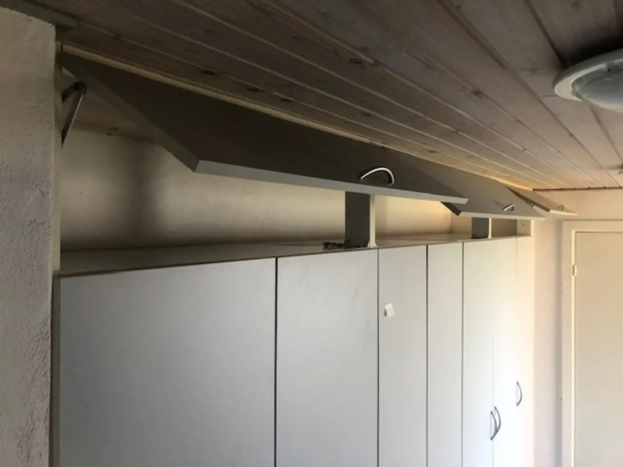 Billede 11 - Garderobeskab , Grå skabslåger 1500kr
