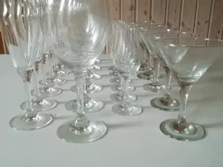 24 krystalglas Bourgognestellet