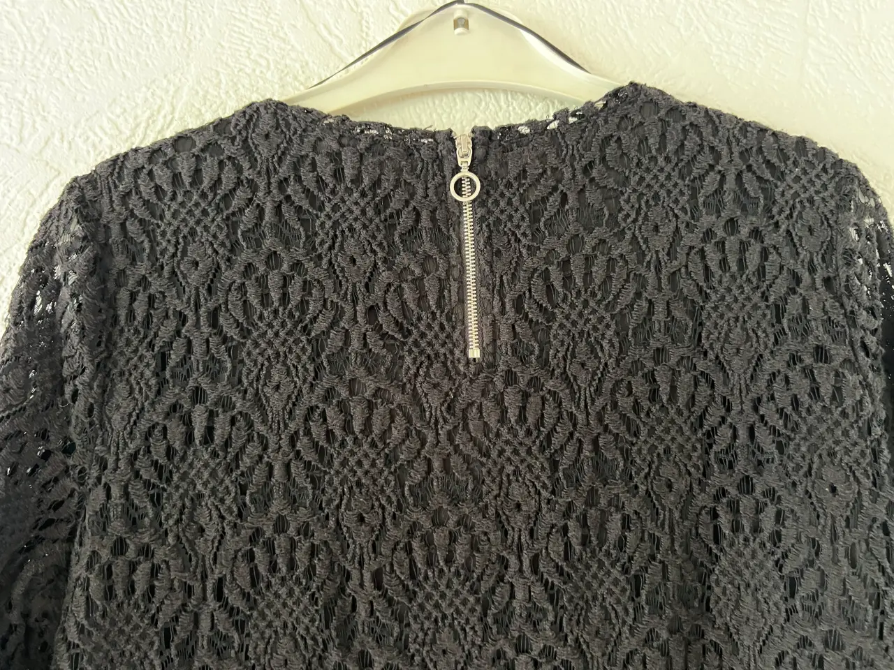Billede 12 - Sort Blondebluse fra Esprit i str. XL