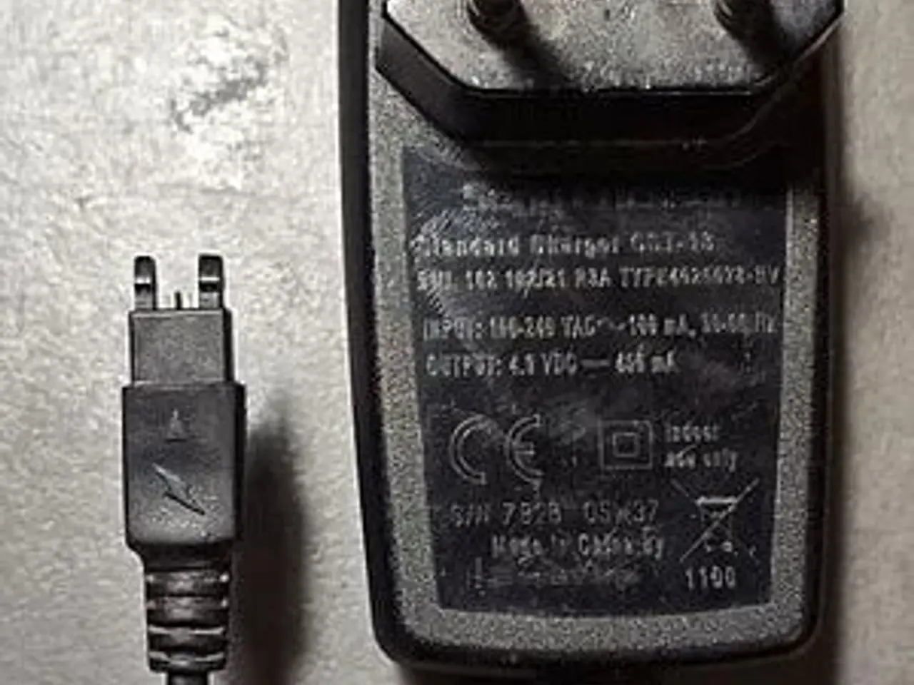 Billede 1 - SONY ERICSSON CST-13 rejselader med 2 bens stik