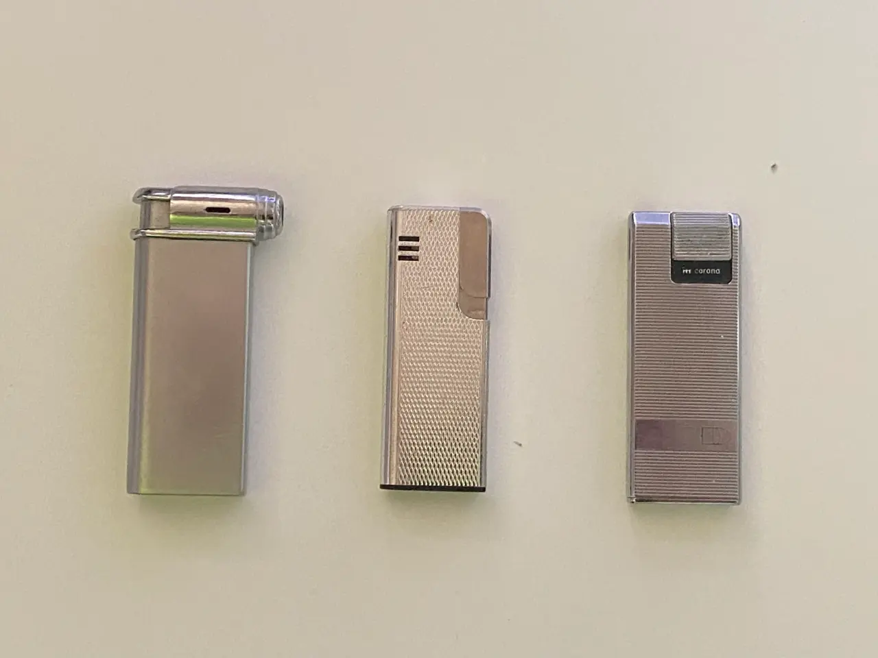 Billede 1 - 3 krom, heraf 1 pibelighter, gas og sten, kr. 50,-