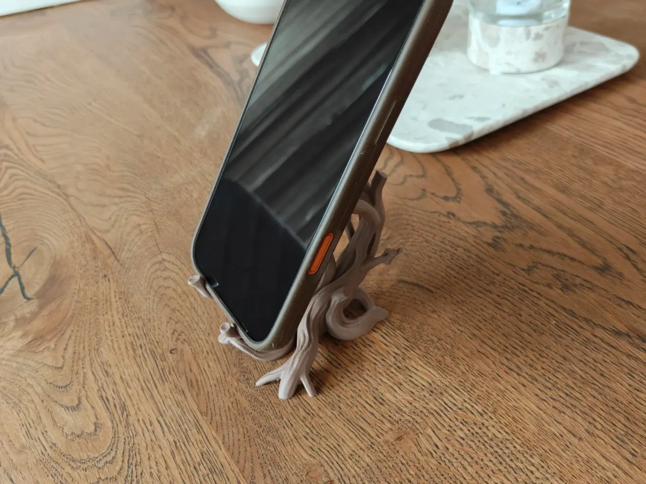 Billede 1 - 🌳 Unik mobilholder i træ-design – 99 kr. 📱