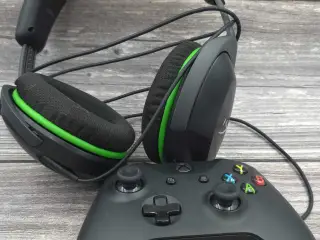 Xbox one controller og headset med kabel 