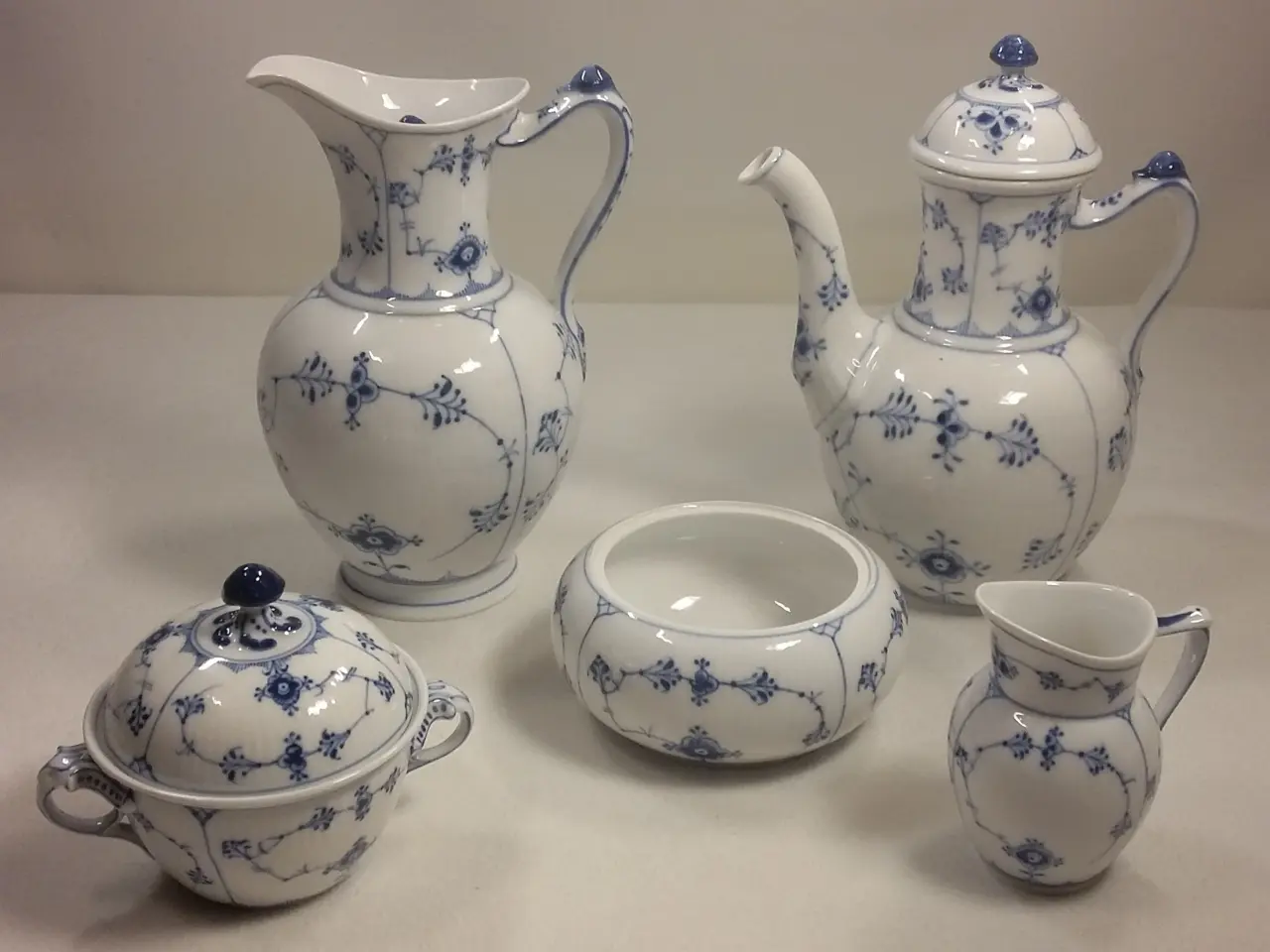 Billede 1 - ROYAL COPENHAGEN MUSSELMALET, TILBEHØR KAFFESTEL 1