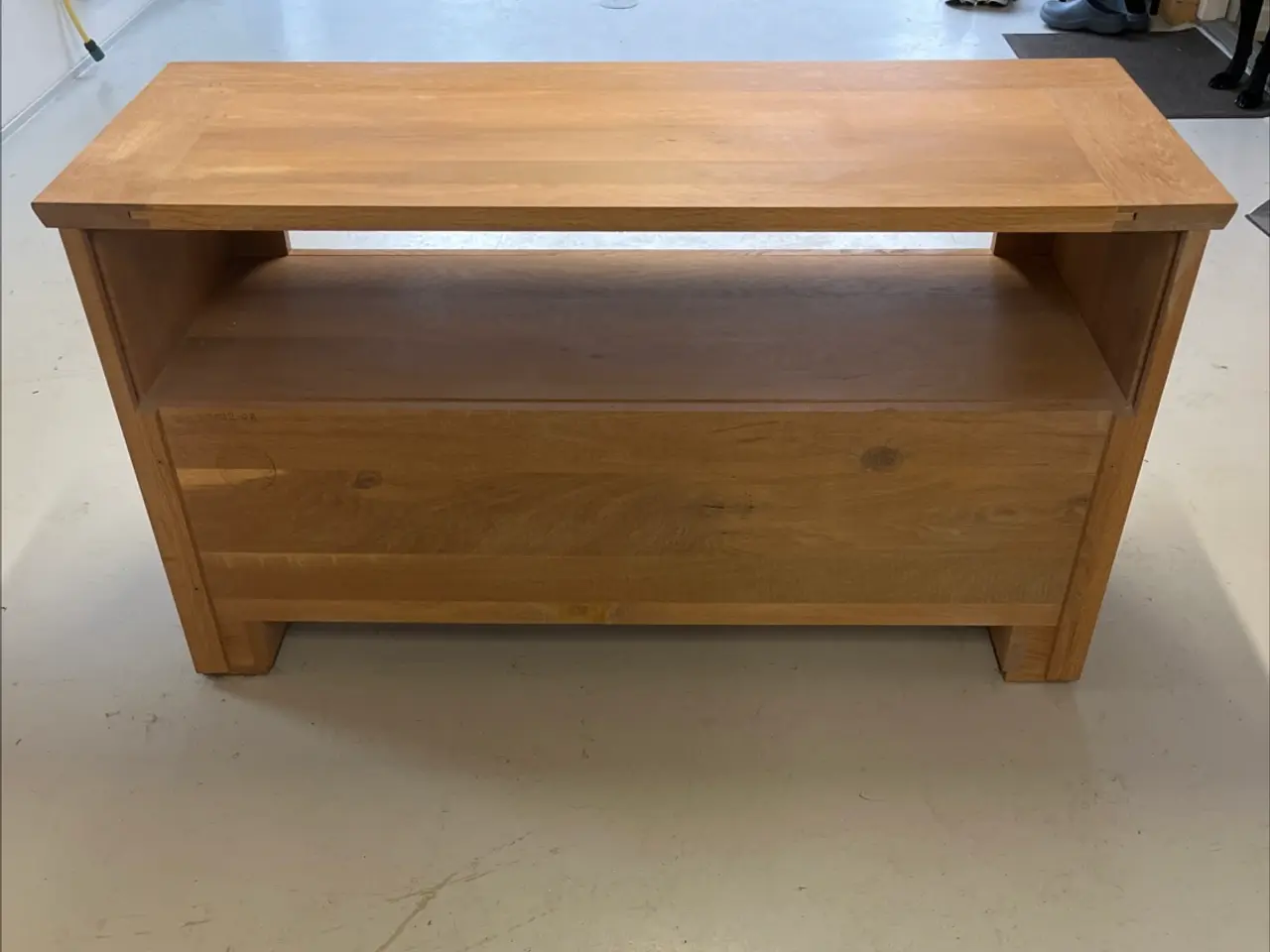 Billede 5 - TV bord i massiv fransk eg.