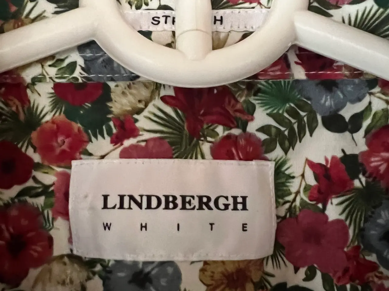 Billede 5 - Lindbergh White Skjorte m/Blomster. Str. L. 