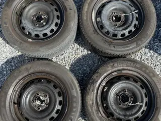 4 stk. 15” stålfælge med Michelin-vinterdæk sælges