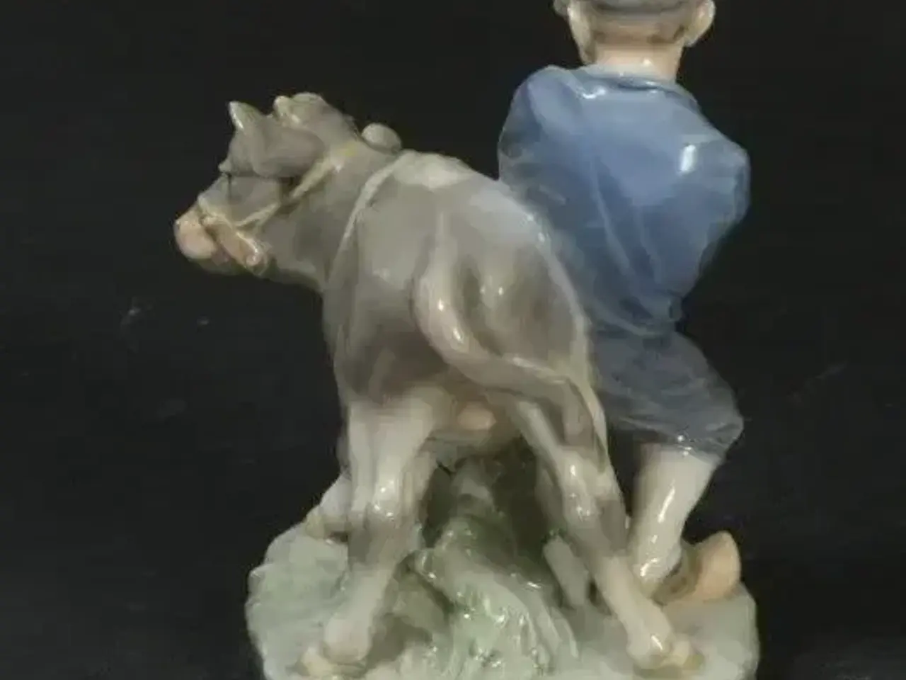 Billede 6 - Dreng med Kalv, figur fra Royal Copenhagen