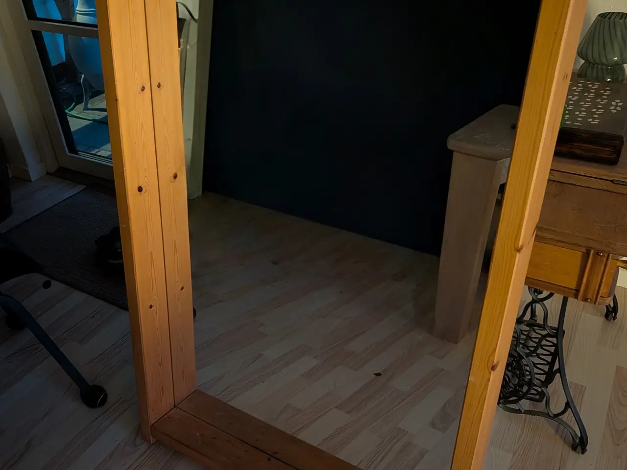 Billede 1 - Stort spejl med ramme af behandlet fyr