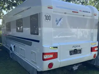 Adria Alpina 663 HT Med meget godt udstyr.