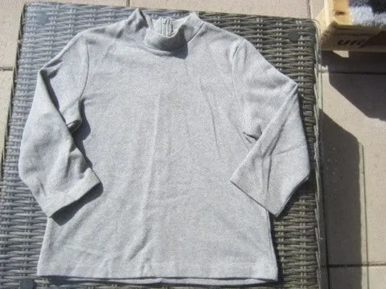 Billede 1 - Str. XS, grå bluse fra MONKI