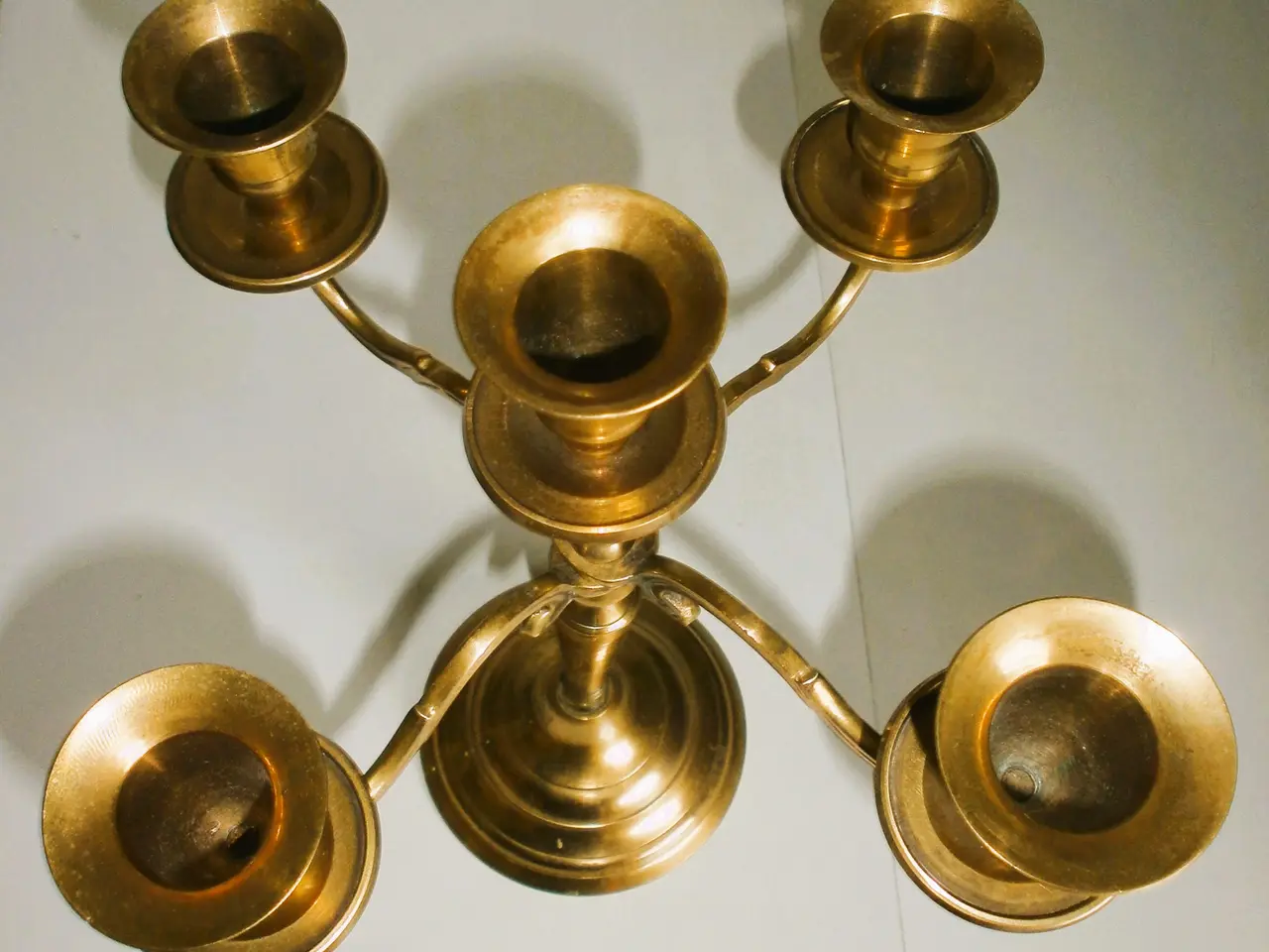 Billede 2 - 5 Armet Antik lysestage, - MESSING.