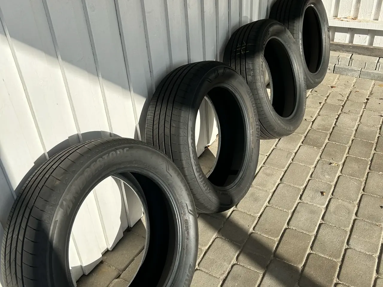 Billede 1 - Sommerdæk Bridgestone 235/55 R19