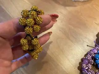 Nye knyttede armbånd