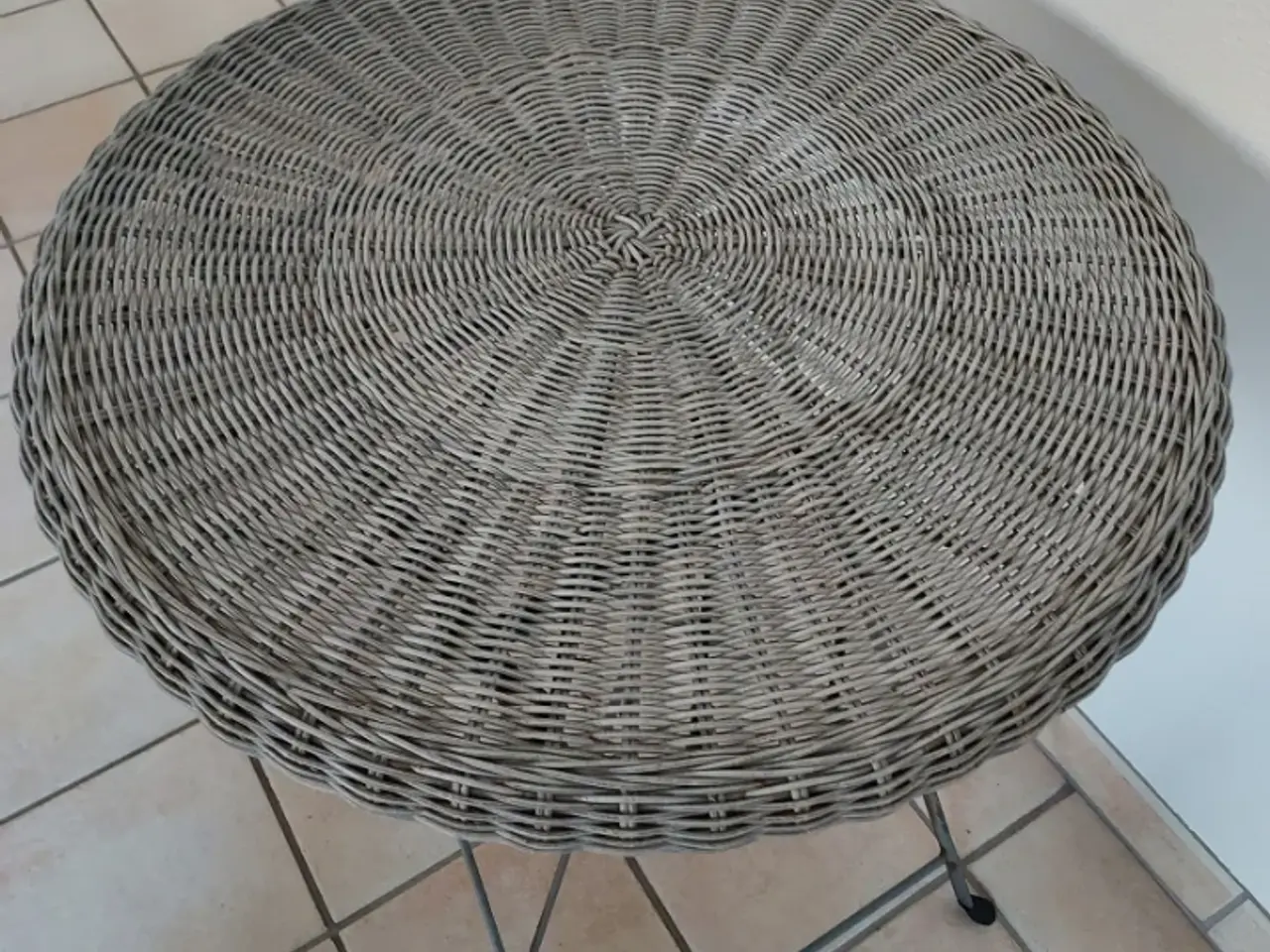 Billede 2 - Cafebord I grå rattan