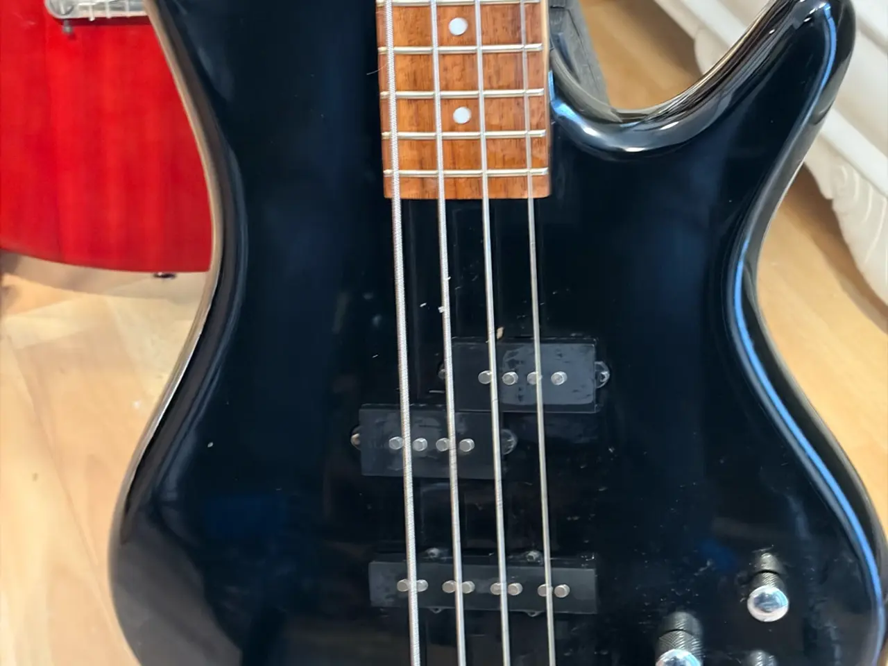 Billede 1 - Ibanez GSR200 elbas – sort inkl. taske