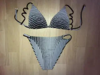 Flot badetøj, S/M, 40kr