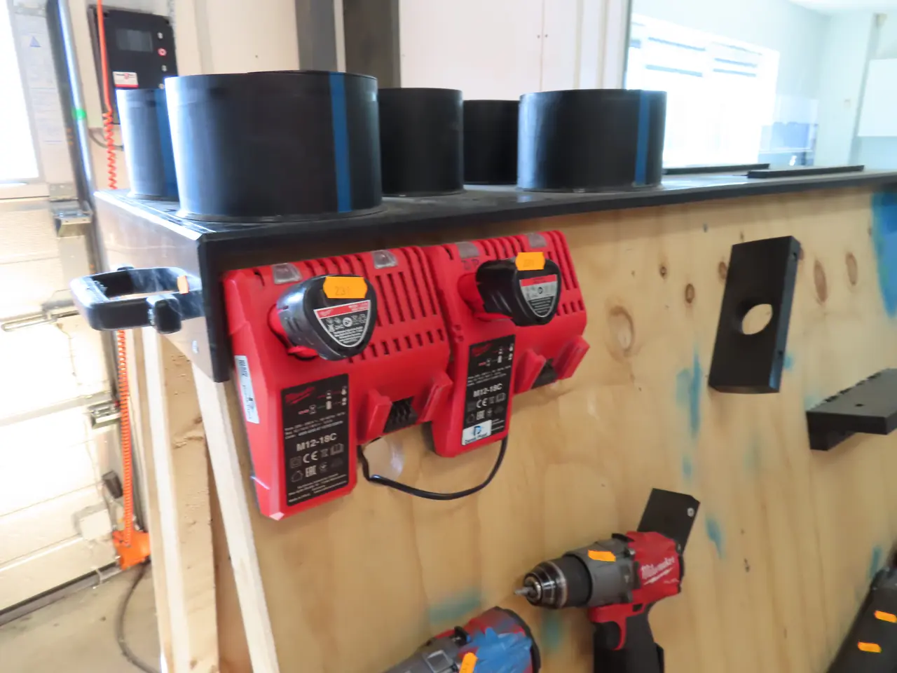 Billede 1 - 2 stk. Ladere MILWAUKEE M12-18C med 2 stk. Batterier