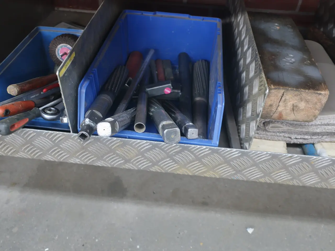 Billede 4 - Arbejdsbord med indhold