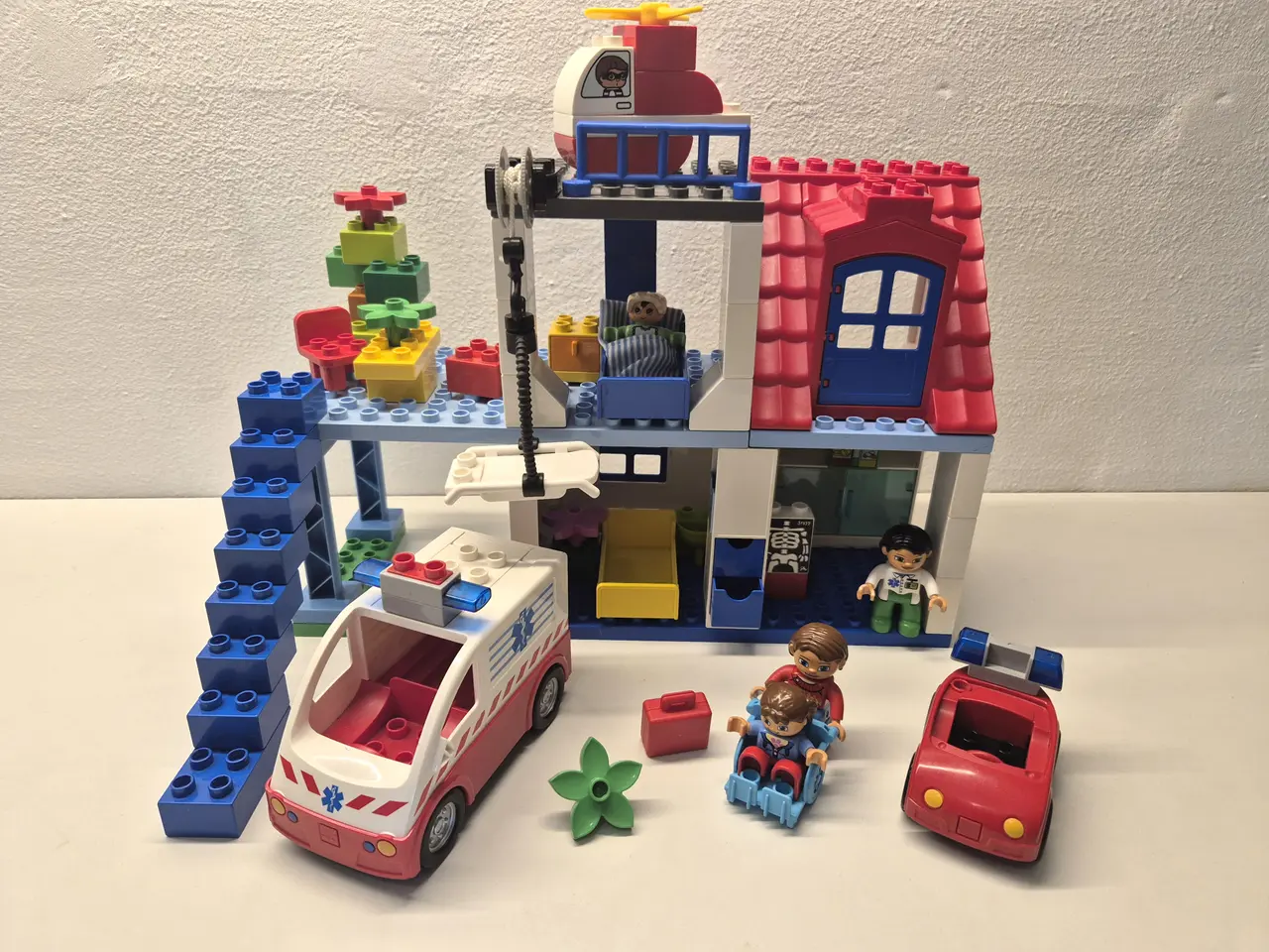 Billede 1 - Duplo Hospital, Ambulance med blink, Bygning