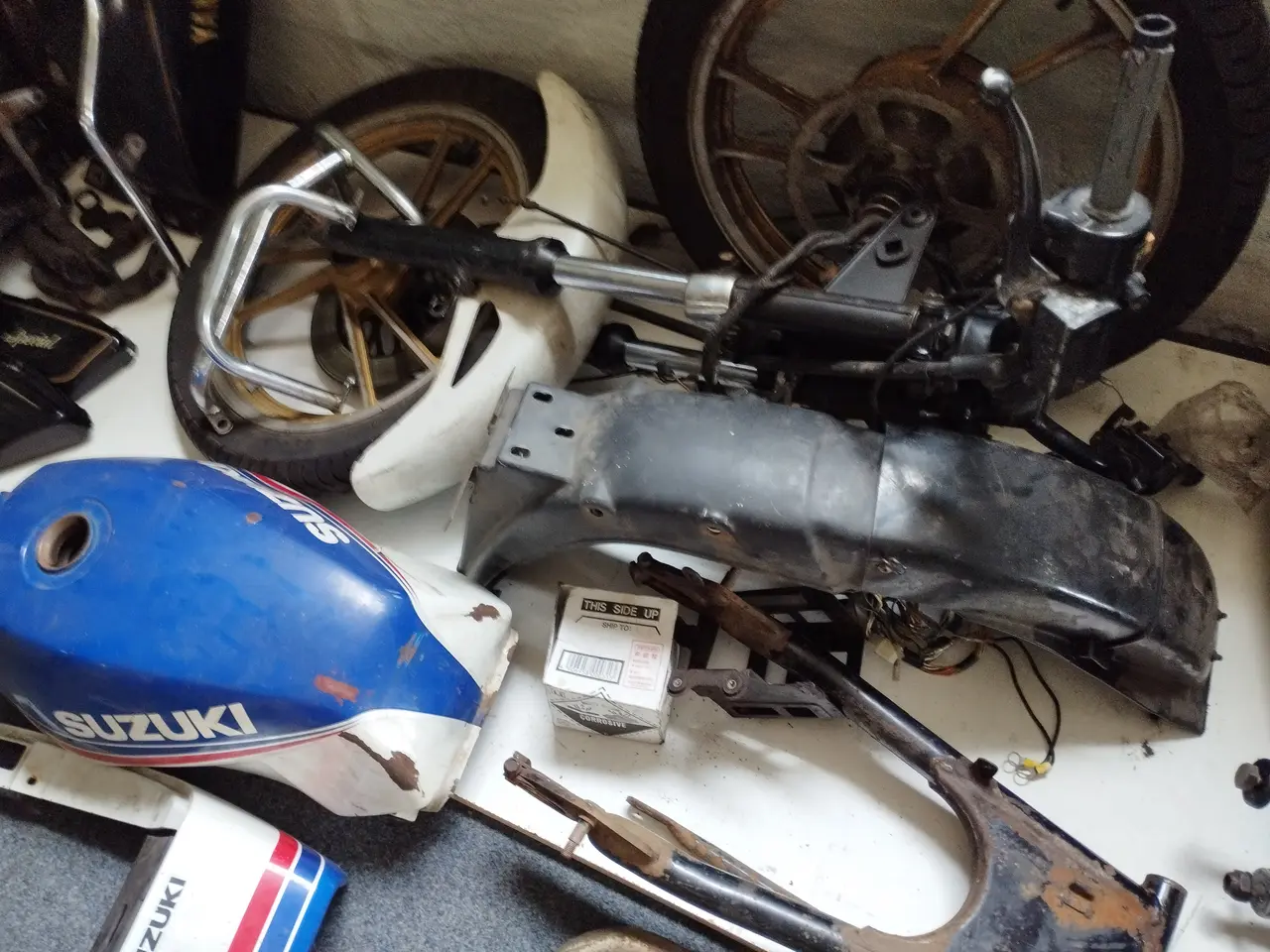 Billede 5 - Reservedele til Suzuki GSX 250, (se %) 2