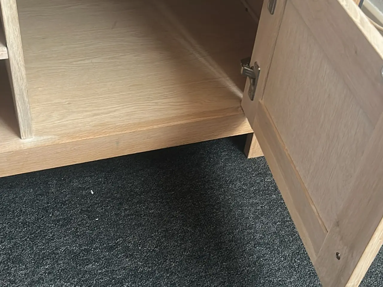 Billede 2 - Tvbord i egetræ