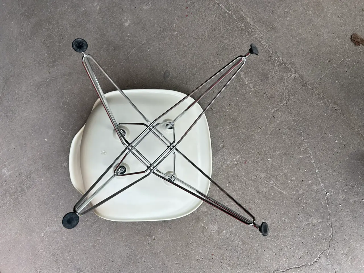 Billede 4 - 8 stk. flotte Eames DSR-stil spisebordsstole (Repl