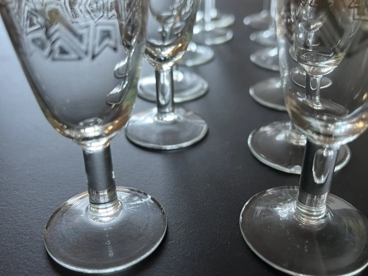 Billede 1 - Glas med guldkant og -mønster
