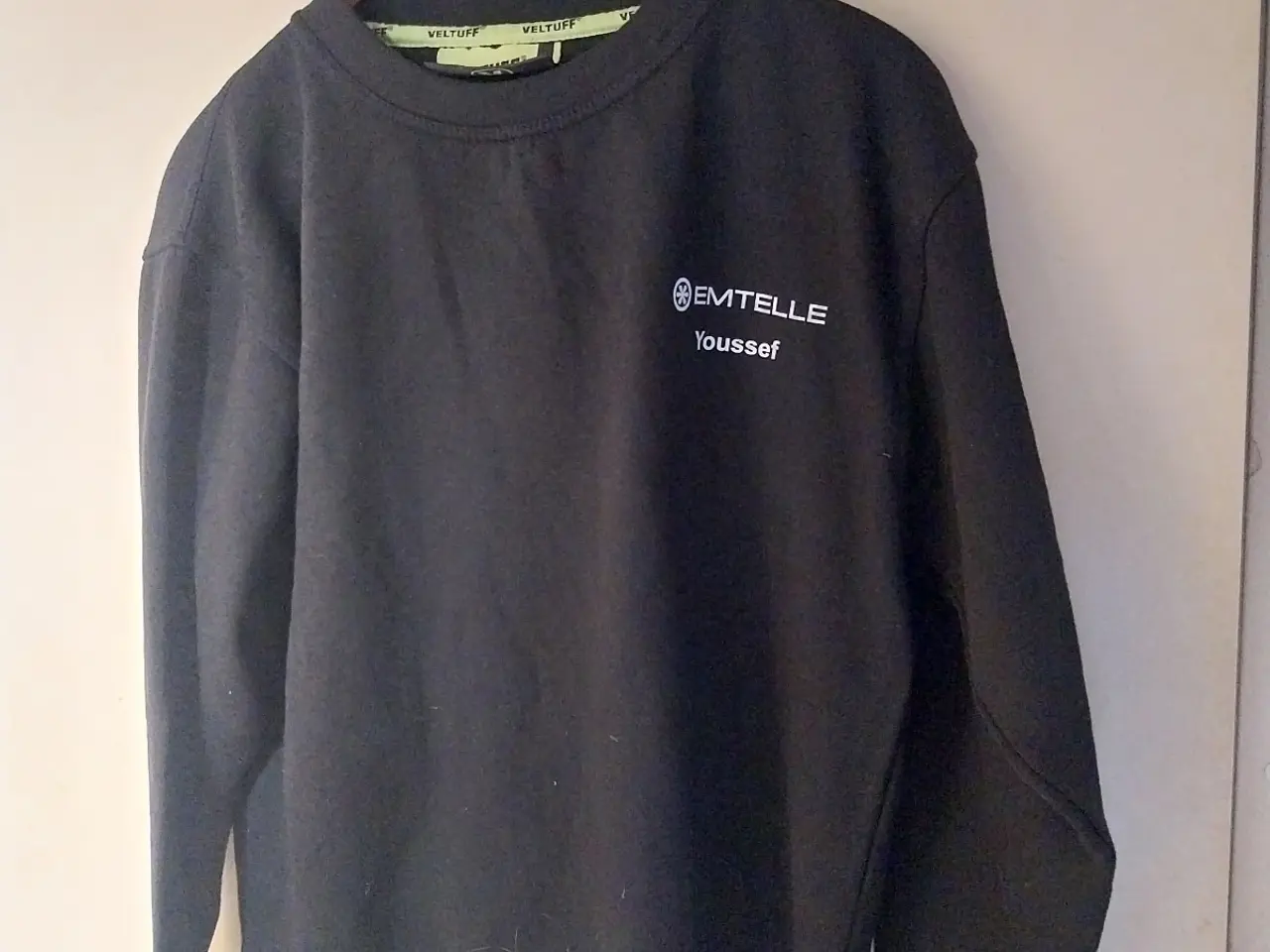 Billede 1 - Veltuff sort trøje str. M