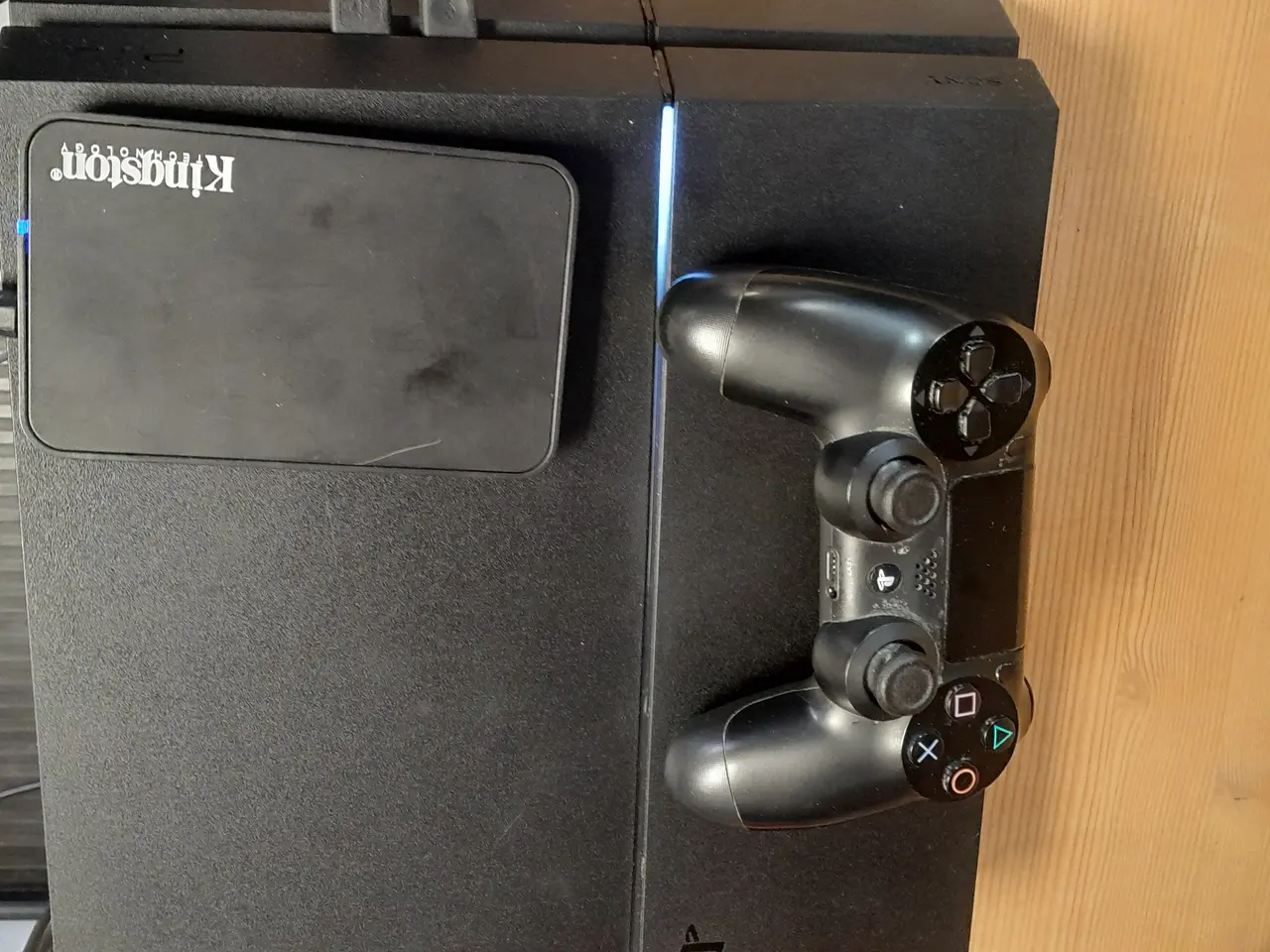 Billede 2 - PS4 med 4 Controller 