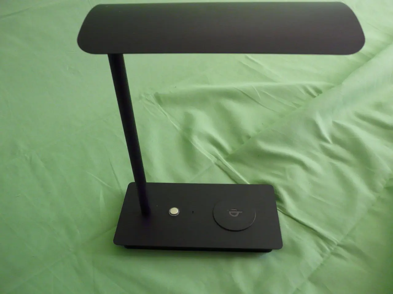 Billede 4 - Smart bordlampe med tre lysstyrker og mobiloplader